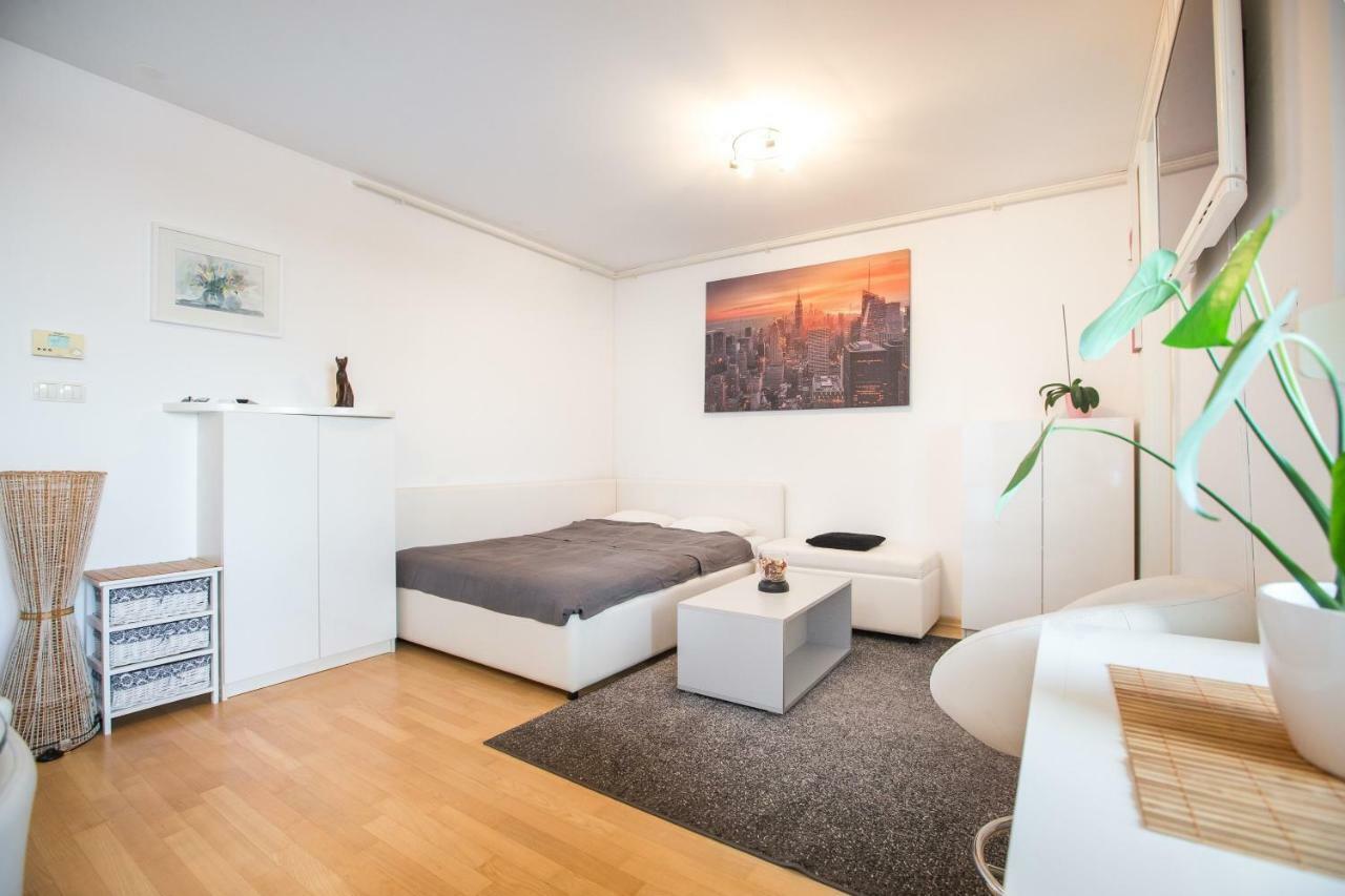 Cozy & Modern Studio With Balcony ซาเกร็บ ภายนอก รูปภาพ